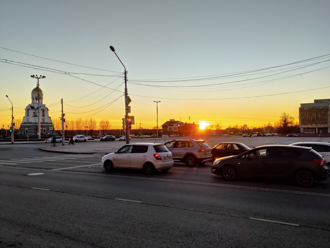 Закат в городе. - Александр Николаев