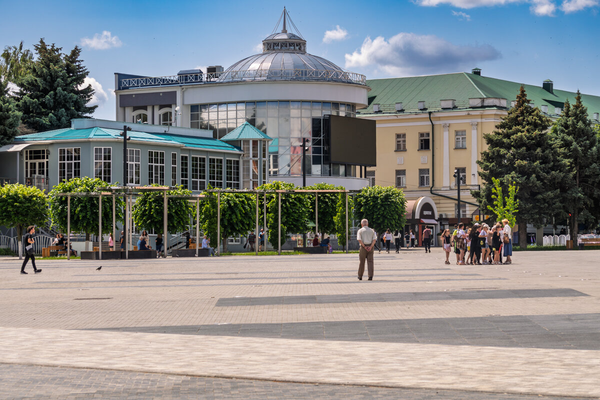 Площадь в центре города - Игорь Сикорский