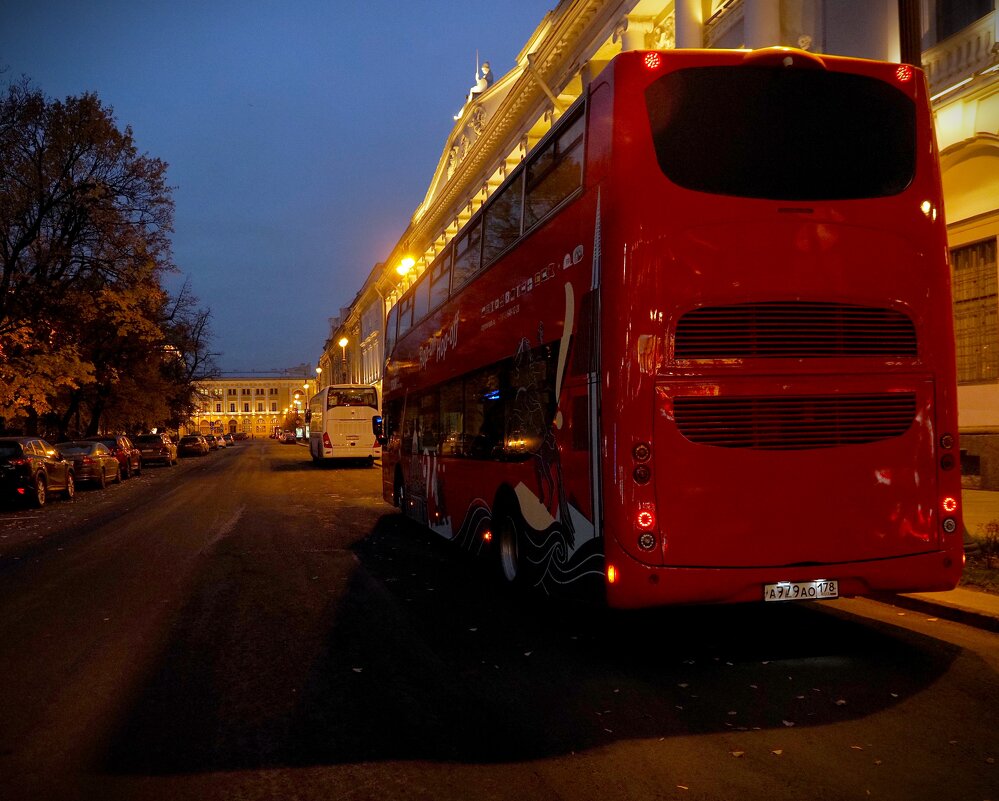 Может на экскурсию по вечернему городу? - Магомед . Может на экскурсию по вечернему городу? - Магомед .