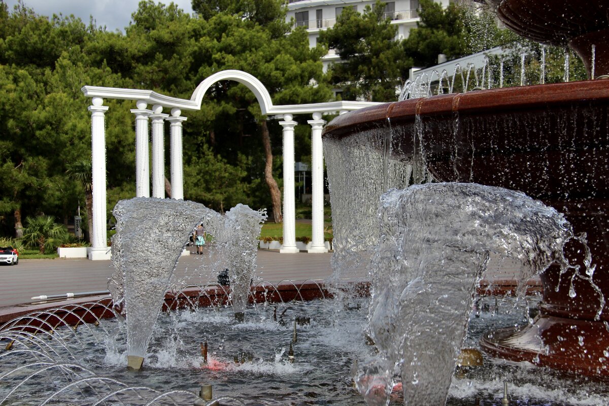 Фонтан фонтанирует! - Любовь 