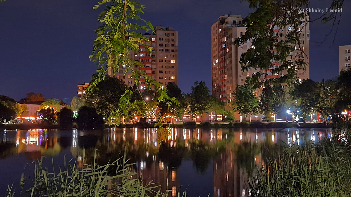 Нижнее озеро в Долине Роз. Кишинёв. - Леонид Школьный