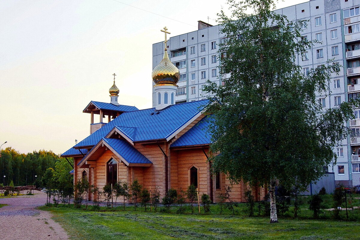 Церковь в современном районе...1 - Игорь Тельцов