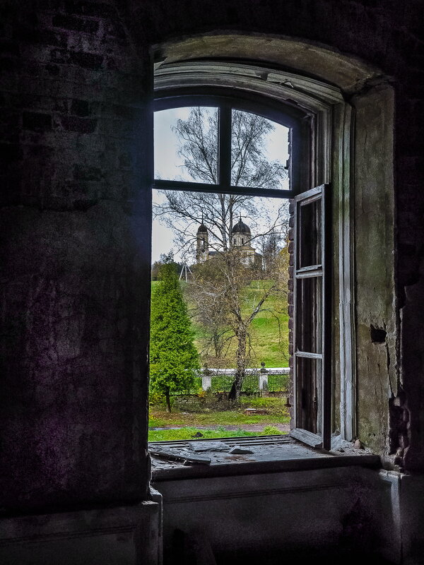 Вид из окна на Никольскую церковь - Наталья Rosenwasser