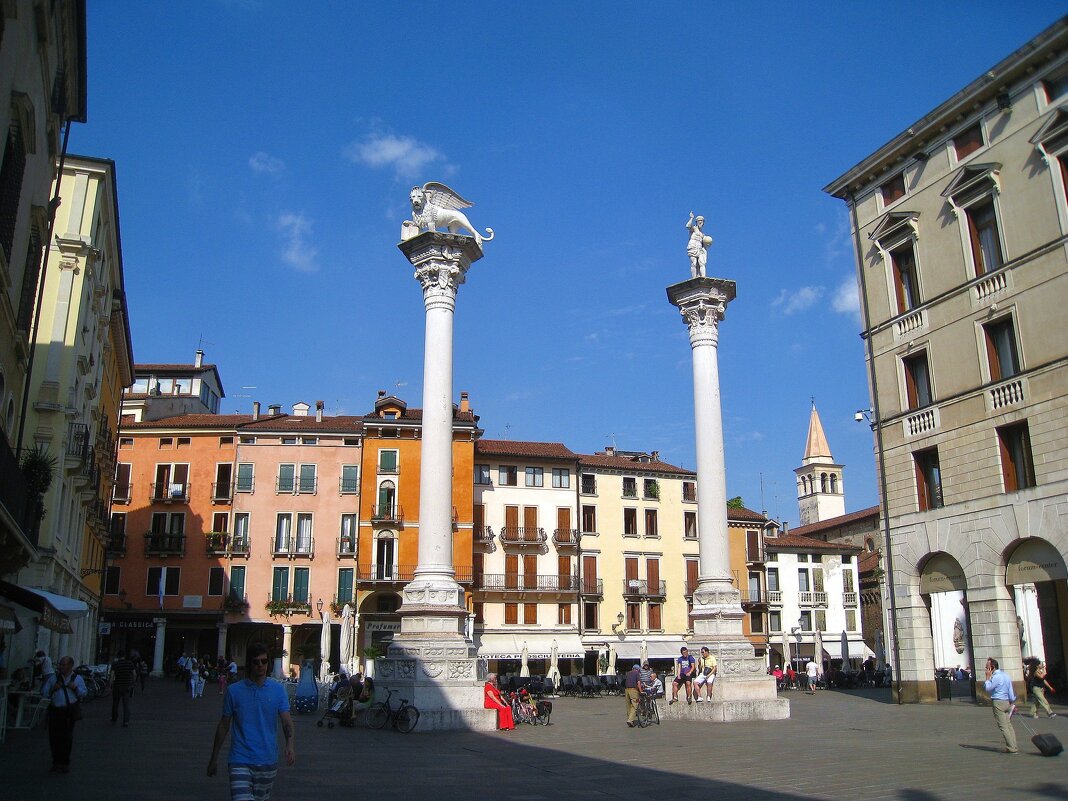 Колонны на площади Синьории в итальянском городе Виченца. - unix (Илья Утропов)