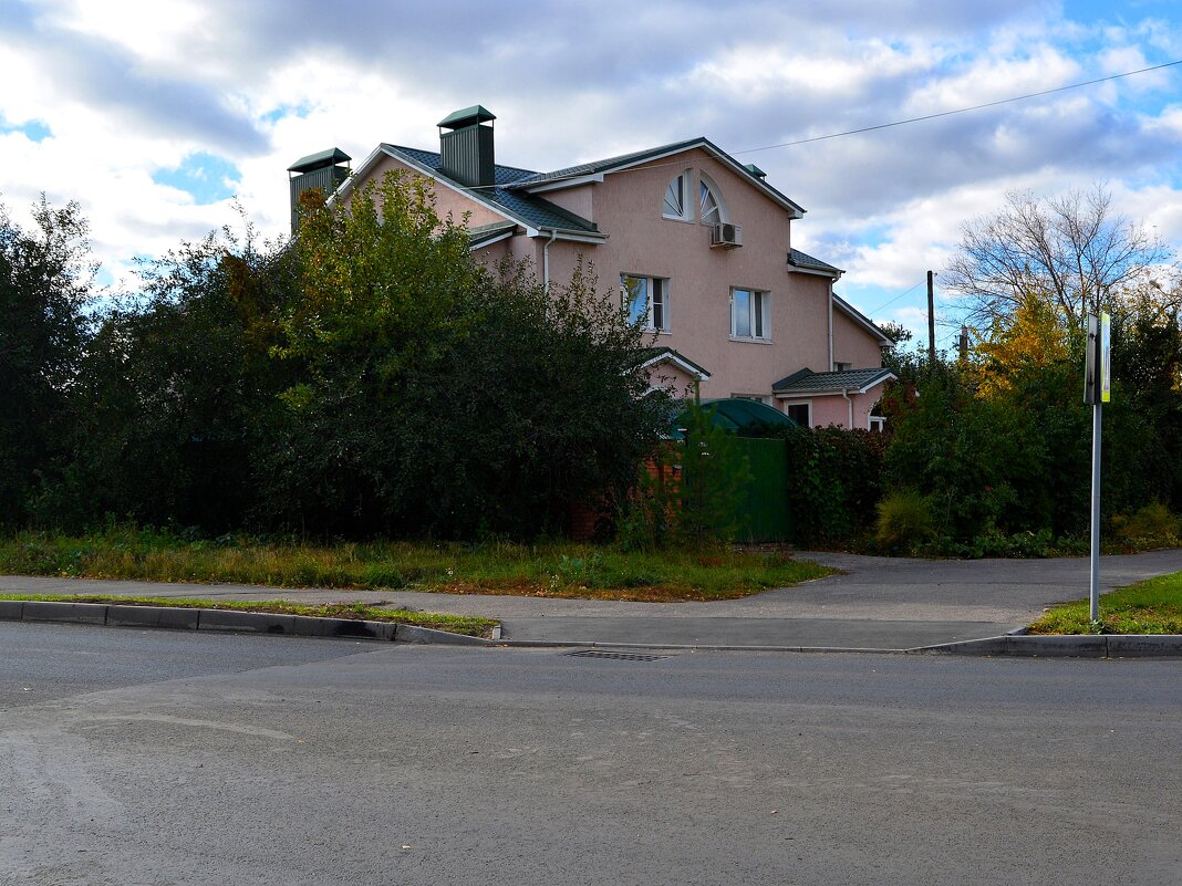 Чебоксары. Дом по ул. 2-я Коммунальная Слобода 1. - Пётр Чернега Чебоксары. Дом по ул. 2-я Коммунальная Слобода 1. - Пётр Чернега