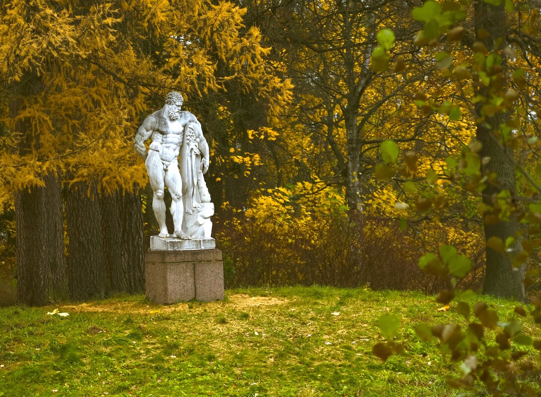 Окруженный осенью - Магомед .