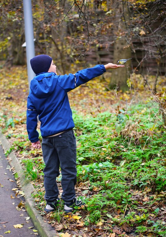 Мальчик с синичкой - Evgeny Mameev