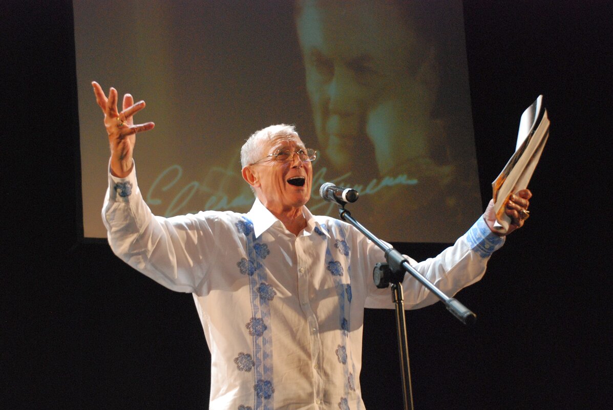 ЕВГЕНИЙ ЕВТУШЕНКО В ВИТЕБСКЕ НА СЛАВЯНСКОМ БАЗАРЕ В 2009 ГОДУ - Юрий Иванов