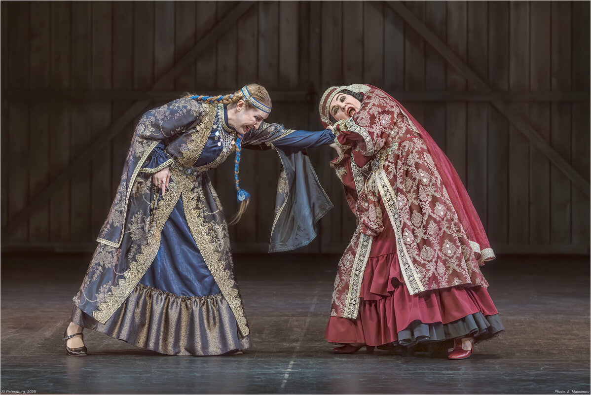 Актрисы Мария Мещерякова в роли Кабато (сваха) и Наталья Парашкина в роли Ханумы (сваха). ) - Александр Максимов Актрисы Мария Мещерякова в роли Кабато (сваха) и Наталья Парашкина в роли Ханумы (сваха). ) - Александр Максимов