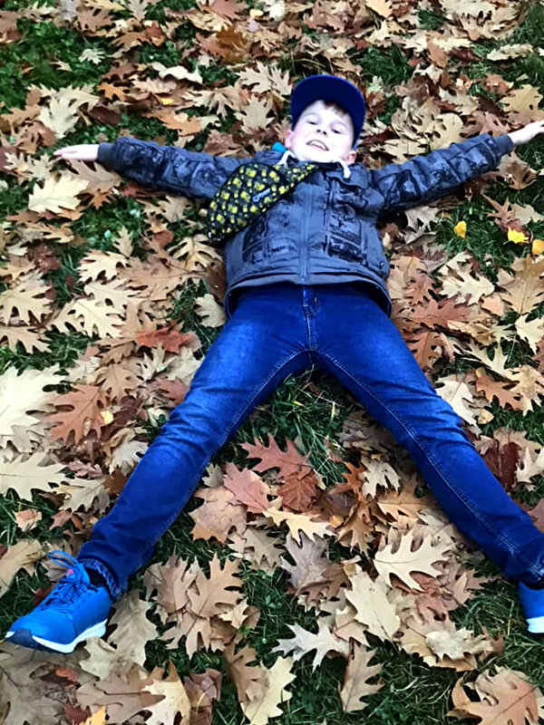 НА   ЛИСТЯХ   МЯГКО - Анатолий Малобродский