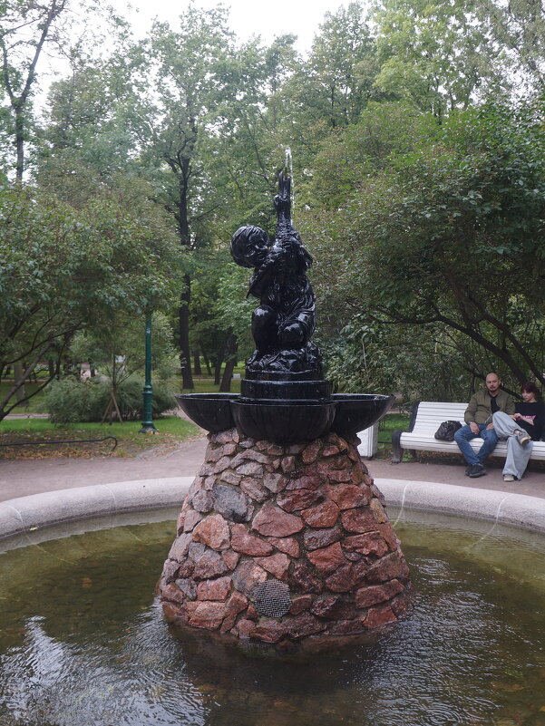 пара у фонтана в Таврическом саду - zavitok *