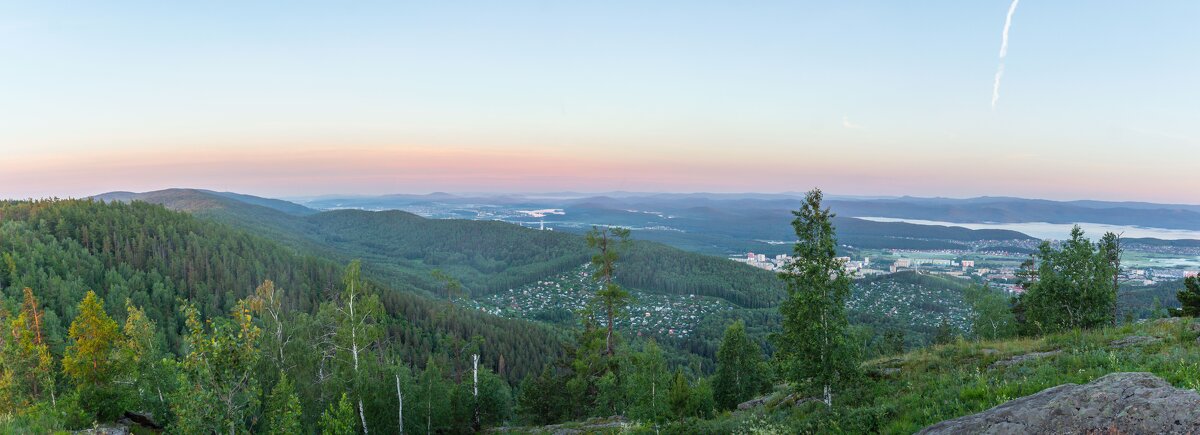 Рассвет на Миассом (04:40). Ильменский хребет, г. Миасс, Машгородок (панорама). - Алексей Трухин