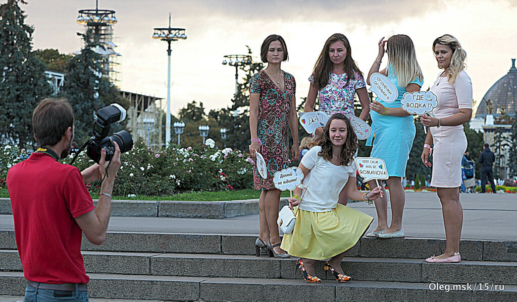 девушки и фотография - Олег Лукьянов