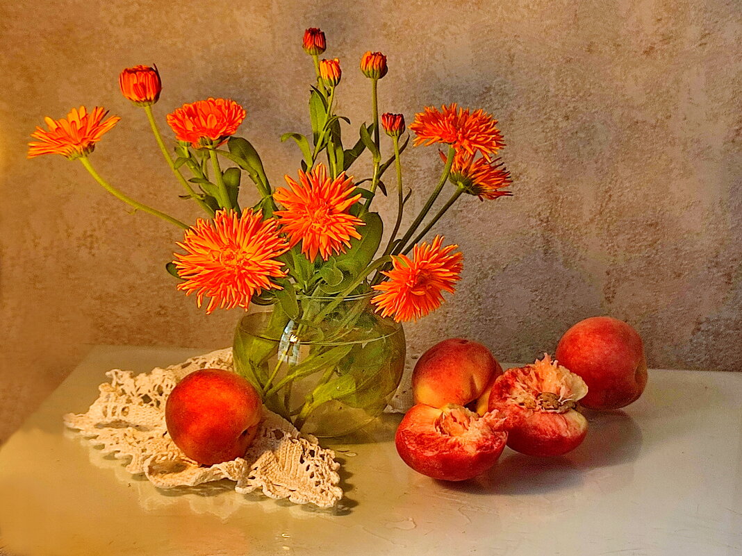 Календула и персики - Валентина Богатко Календула и персики - Валентина Богатко