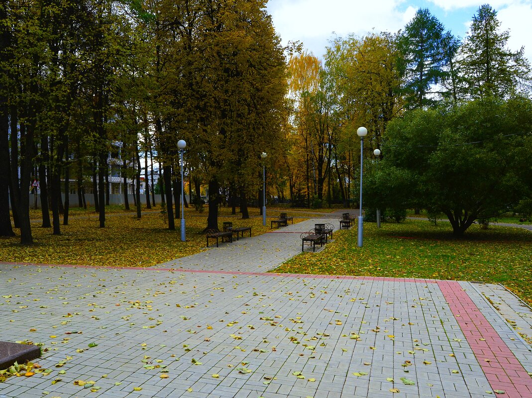 Чебоксары. Сквер им. Михаила Сеспеля осенью. - Пётр Чернега Чебоксары. Сквер им. Михаила Сеспеля осенью. - Пётр Чернега