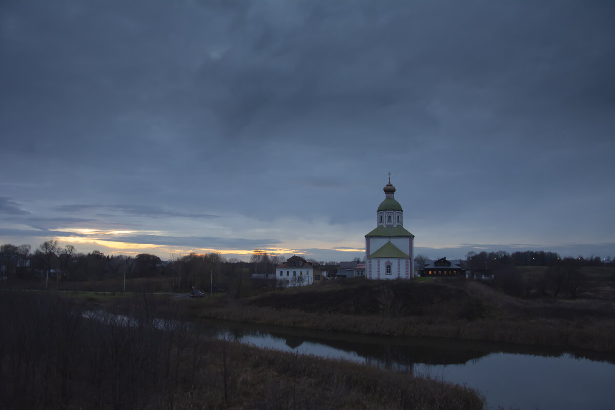 Ильинская церковь в Суздали на закате. - Михаил Онипенко