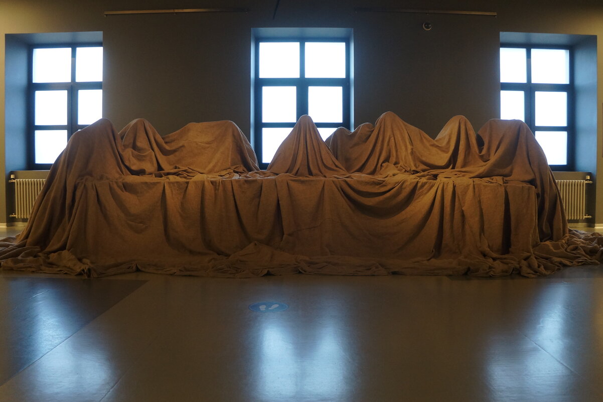 Инсталяция Павла Гришина "Тайная вечеря" / 2010 г. - zavitok *