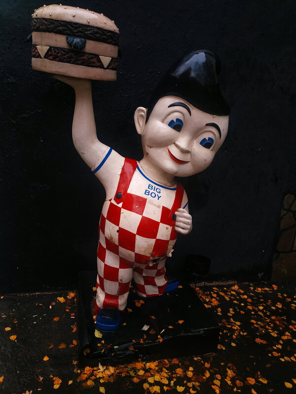 Уже старый знакомый. И при любой погоде на месте - Андрей Лукьянов