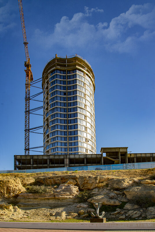 У обрыва - Анатолий Чикчирный