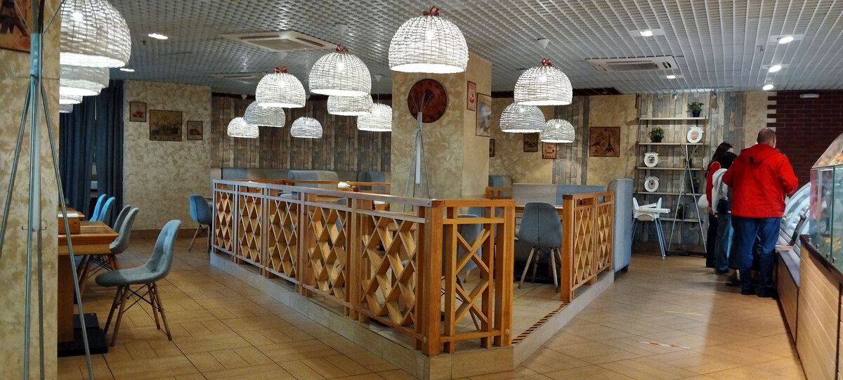 Кафе"Лакомка". - Радмир Арсеньев