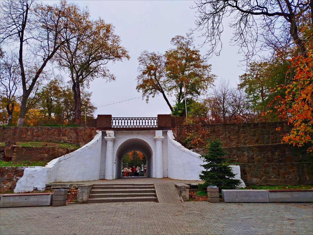 Каменный мост в парке! - Надежда 