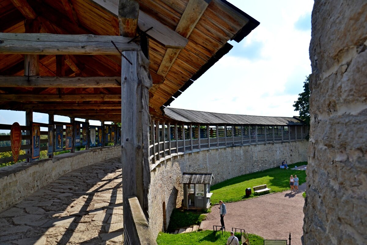 Изборская крепость - главный форпост Средневековой Руси здесь - Виктор Осипчук