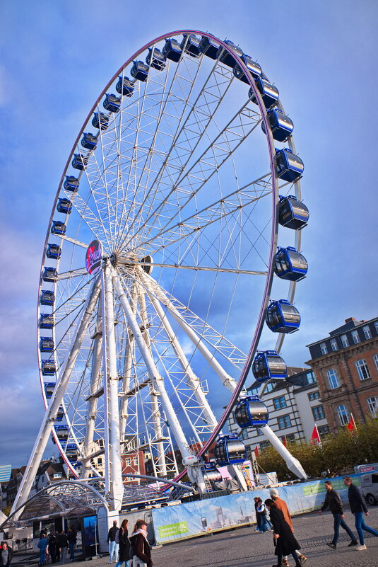 *** - Witalij Löwin