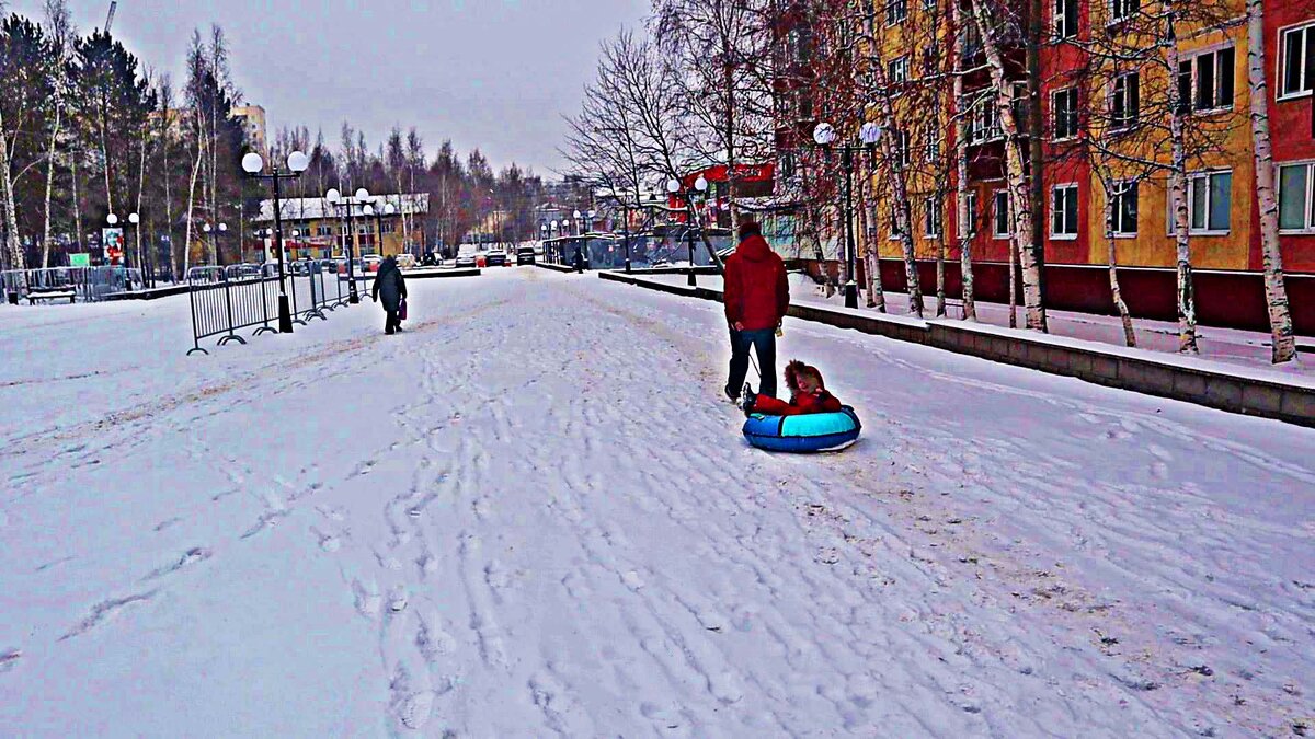 Ноябрь..По бульвару с дочкой на ватрушке! - Владимир 