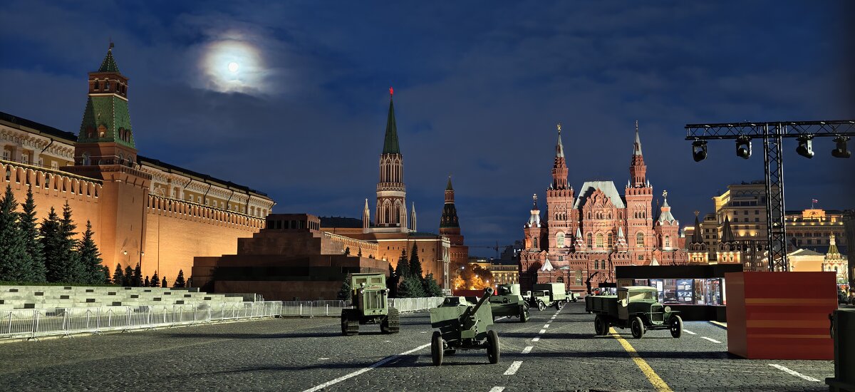 На Красной площади - <<< Наташа >>>