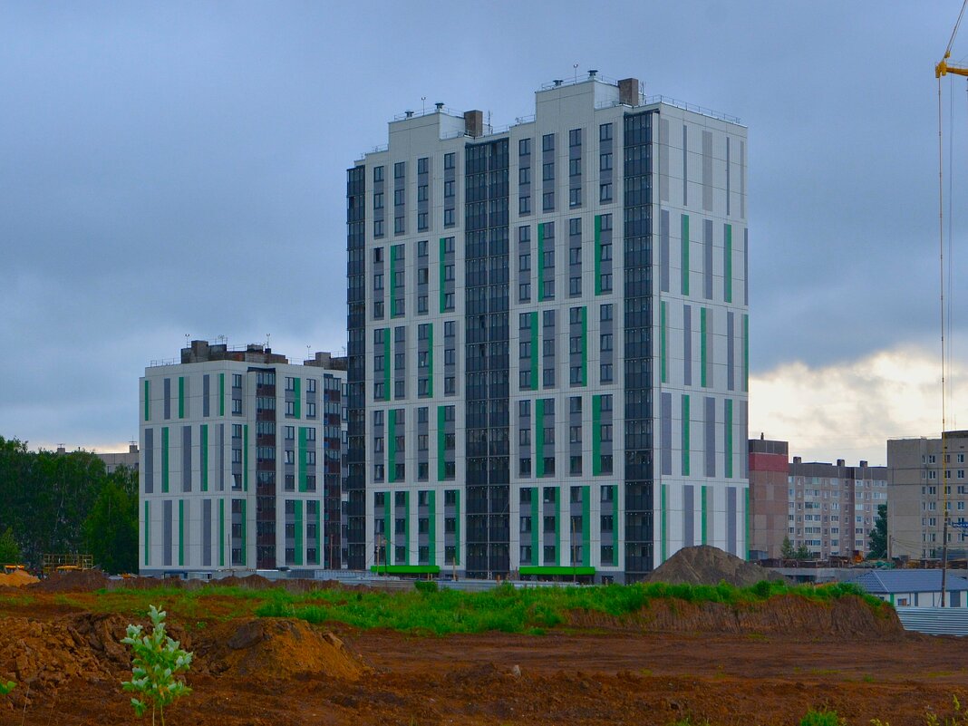 Новочебоксарск. Дом по ул. Изумрудной 3. - Пётр Чернега Новочебоксарск. Дом по ул. Изумрудной 3. - Пётр Чернега