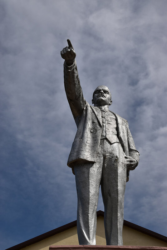 С "Днем Октябрьской революции!" - Александр 