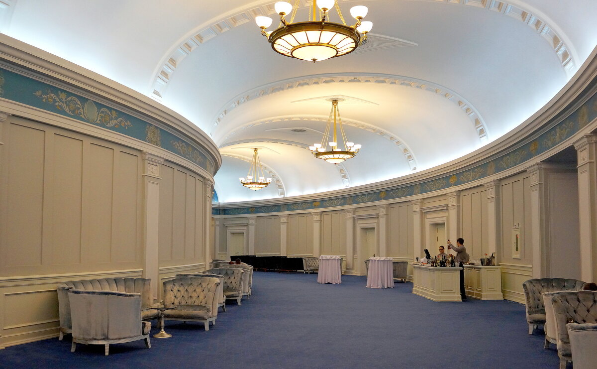 В Новосибирском академическом театре оперы и балета. - Нэлли Обертынская