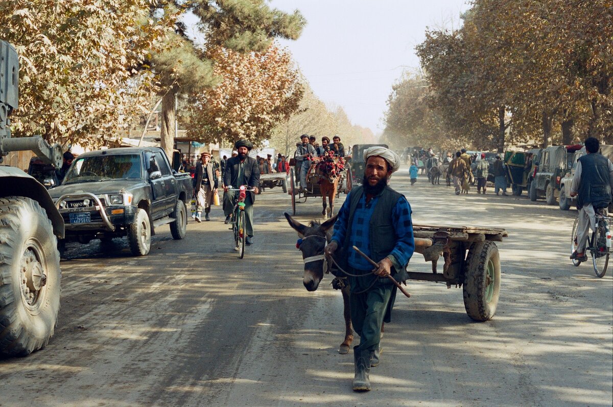 Центральная улица - Сергей Золотавин