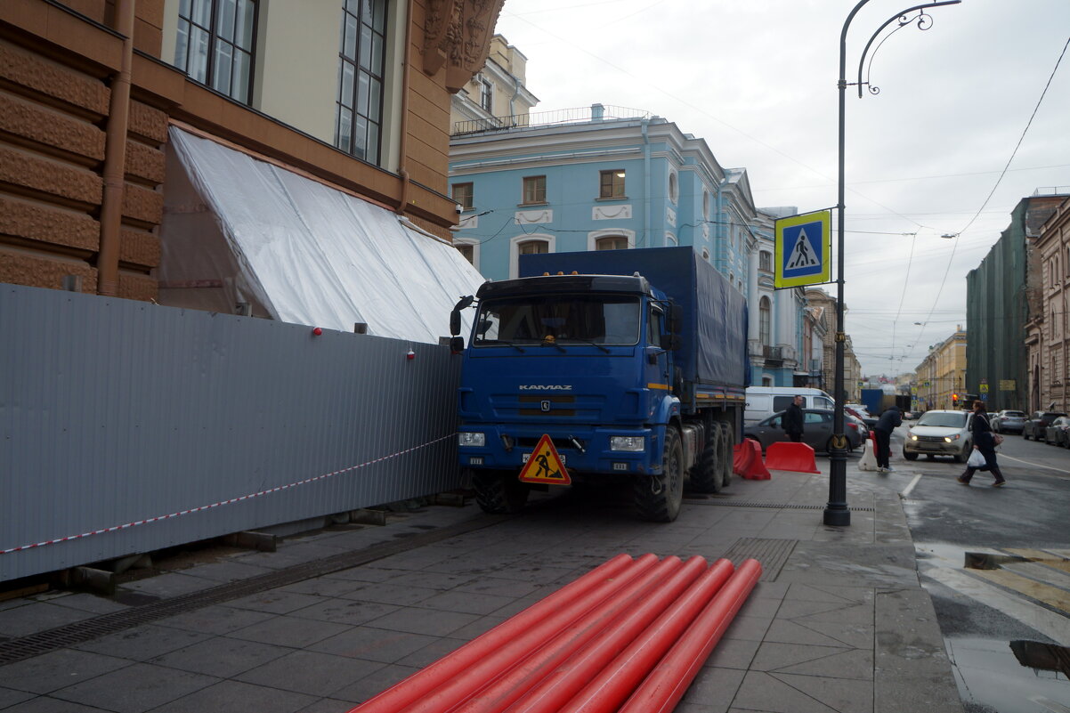 у Дома Радио - zavitok *