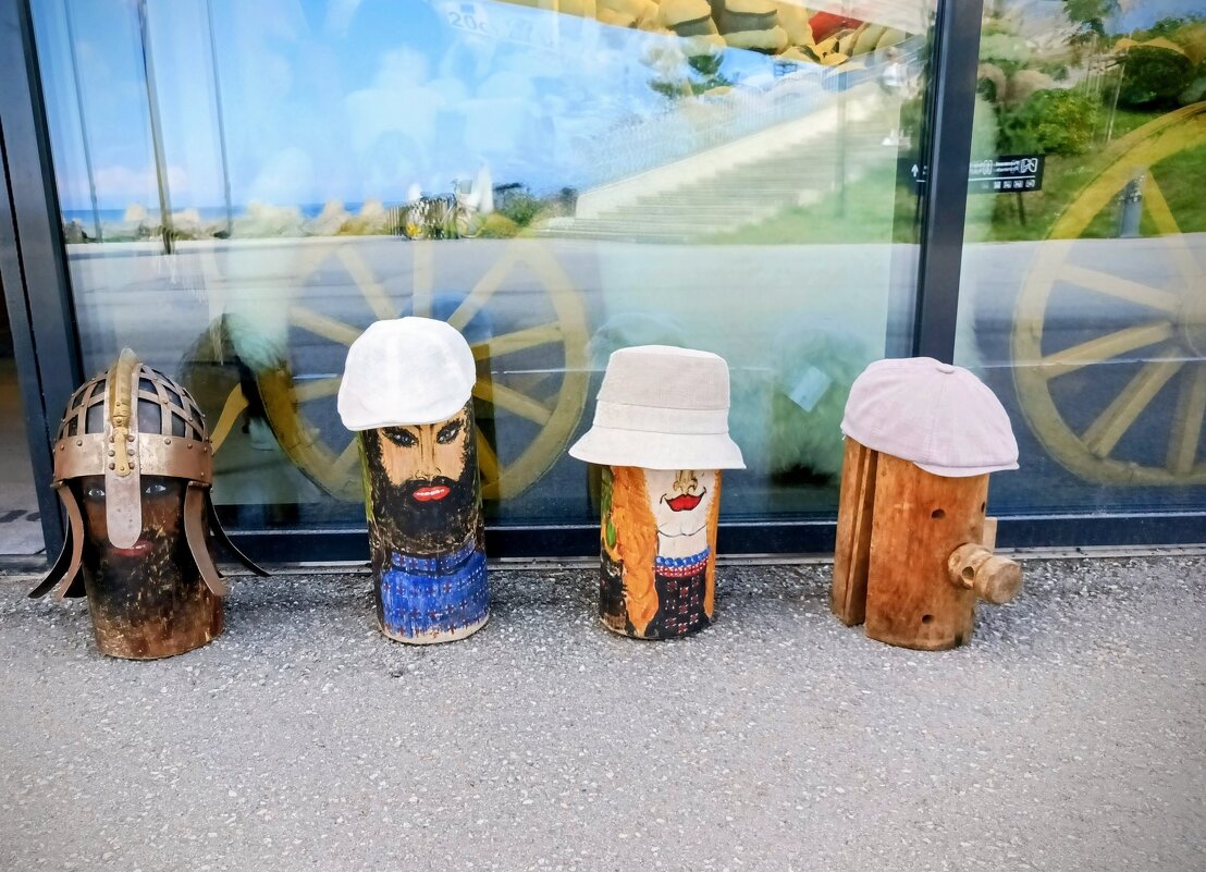 У магазина сувениров - Veera V У магазина сувениров - Veera V