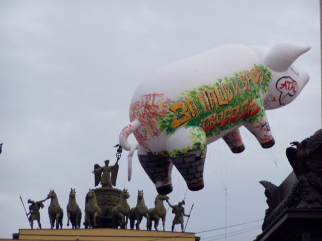 Концерт Р. Уотерса на Дворцовой....Запуск свинки... - vadim 