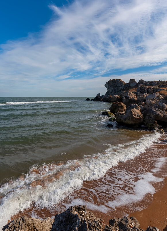 у скал - Виталий Емельянов