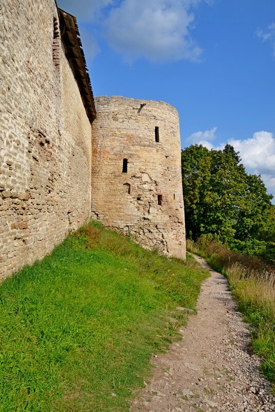 Изборская крепость - главный форпост Средневековой Руси - Виктор Осипчук