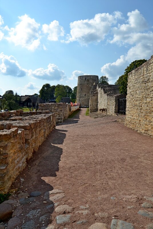 Изборская крепость - главный форпост Средневековой Руси - Виктор Осипчук