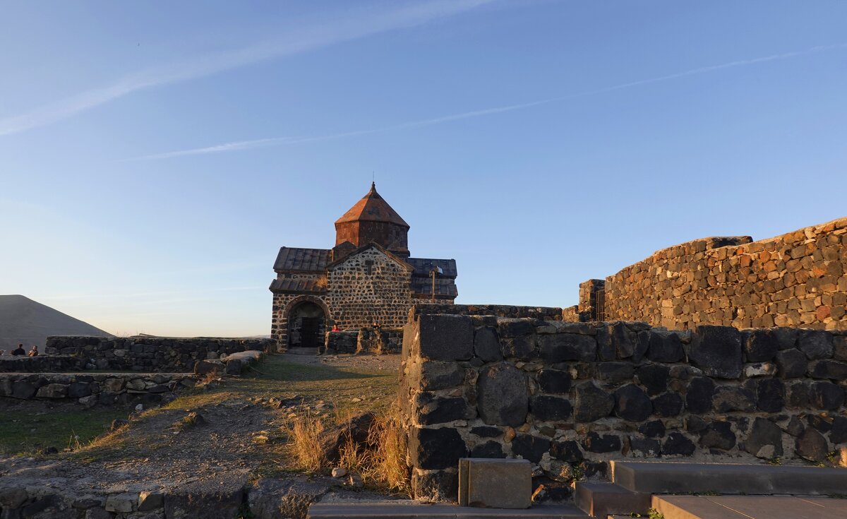 Севанаванк-один из древнейших монастырей Армении... - Галина Севанаванк-один из древнейших монастырей Армении... - Галина