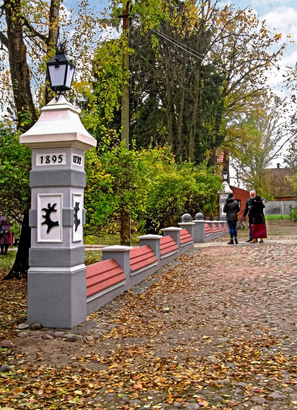 На территории музея - Сергей Карачин