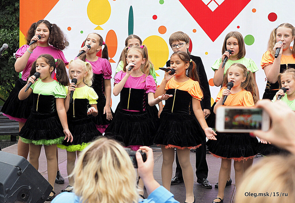 на десять девчонок... - Олег Лукьянов на десять девчонок... - Олег Лукьянов