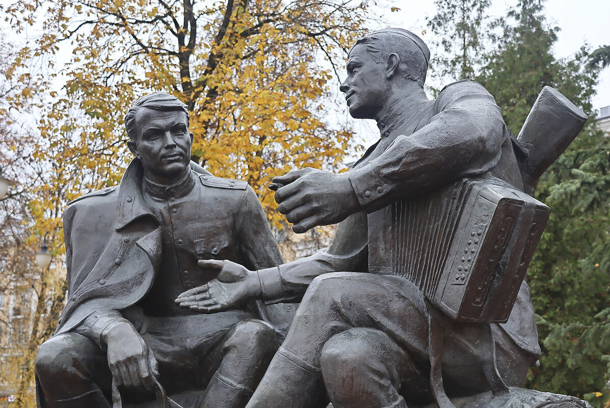 Памятник Твардовскому и Теркину - Тарас Золотько