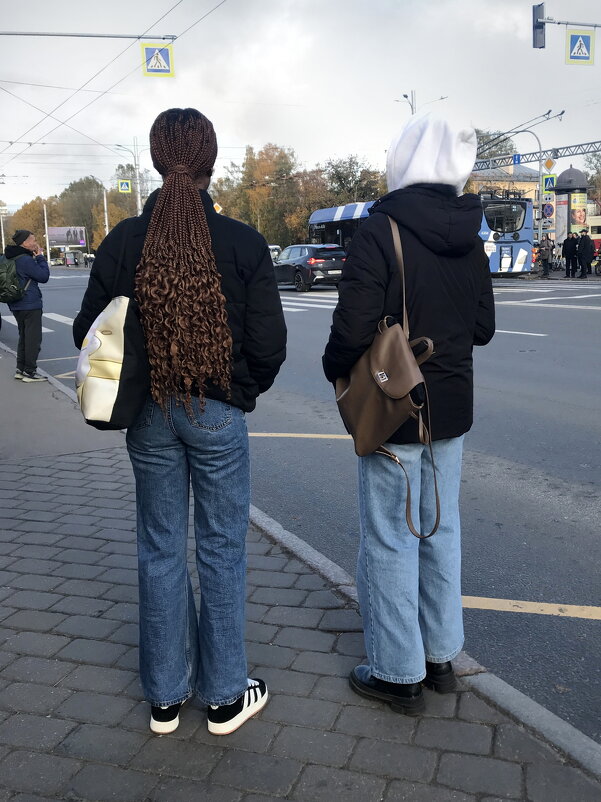 у метро "Академическая" - zavitok * у метро "Академическая" - zavitok *