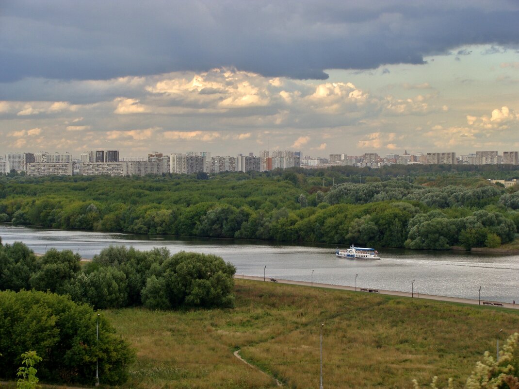 теплоходик по реке - Валентина. .