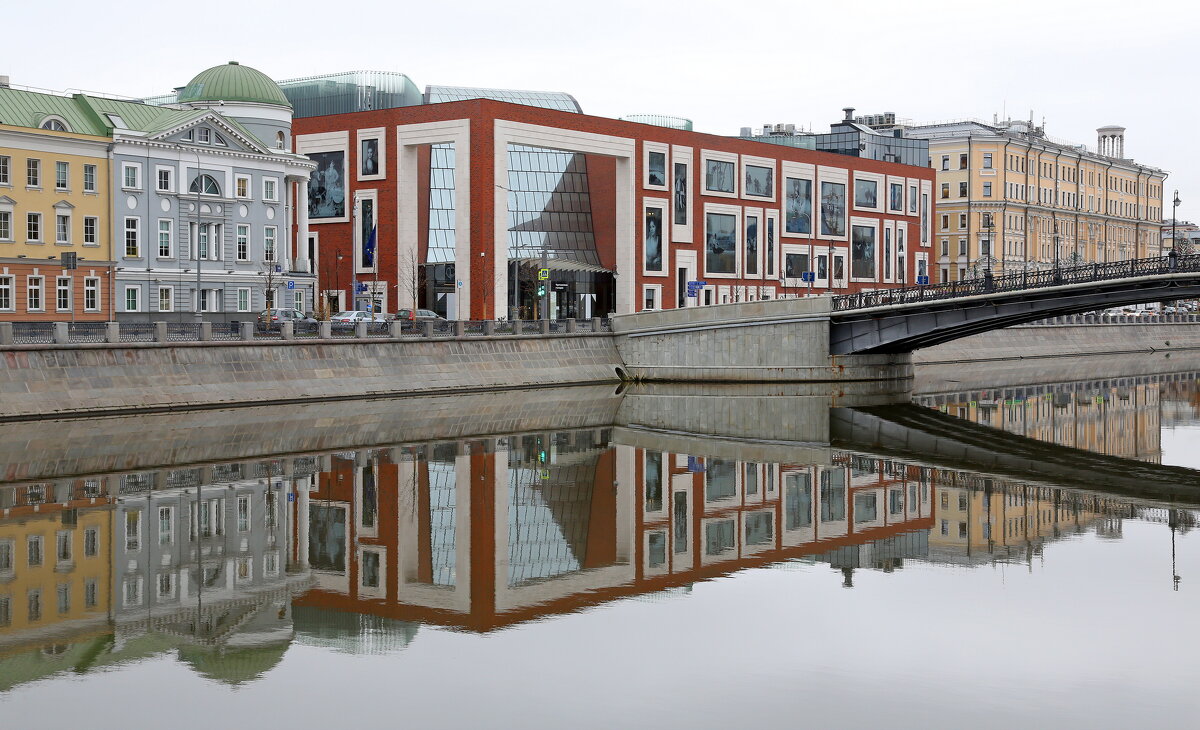 Кадашёвская наб 11 ноября - Михаил Бибичков