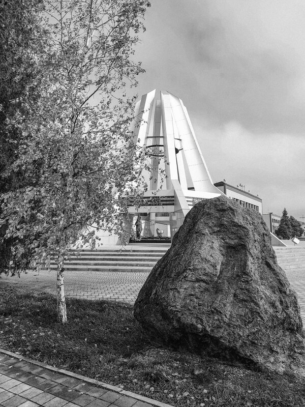 Обелиск - Валерий Ткаченко