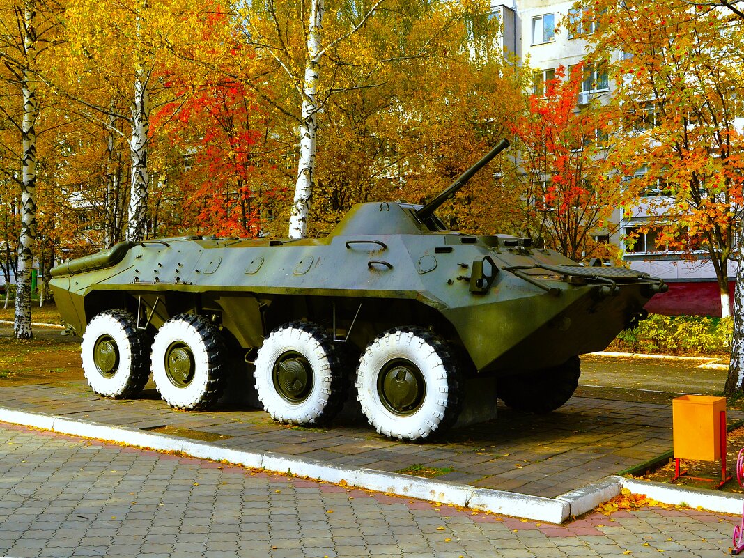 Новочебоксарск. Бронетранспортёр БТР-70 на Аллее Славы. - Пётр Чернега