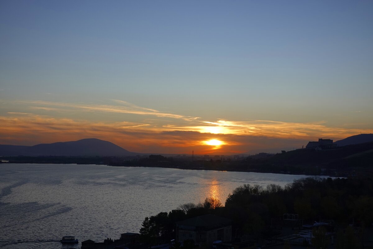 Закат на озере Севан - Галина Закат на озере Севан - Галина