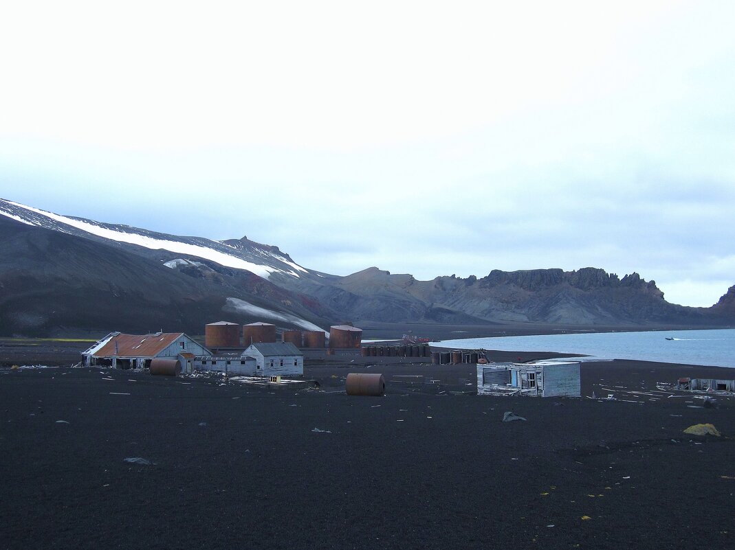 Останки норвежской китобойной базы на острове Десепшен. - unix (Илья Утропов)